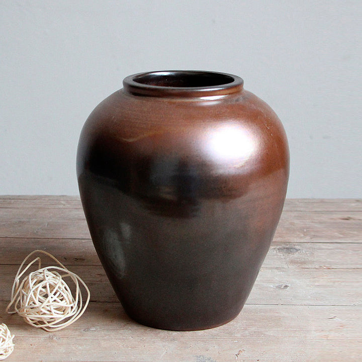 Retro Nostalgic And Dilapidated Coarse Ceramic Jars